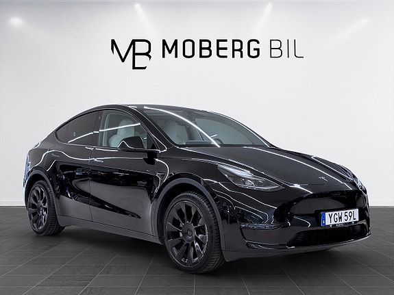 Tesla Model Y 4 of 19