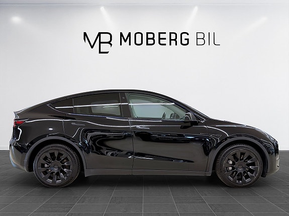 Tesla Model Y 5 of 19