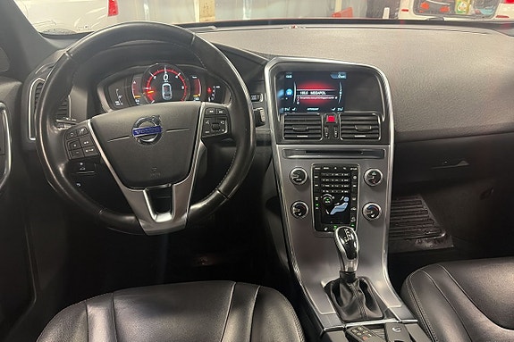 Volvo XC60 13 of 20