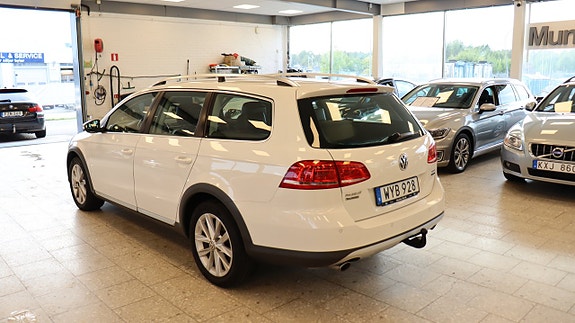 Volkswagen Passat Alltrack 3 of 19