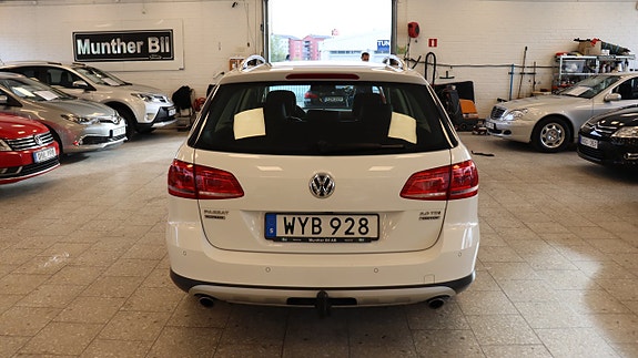 Volkswagen Passat Alltrack 8 of 19
