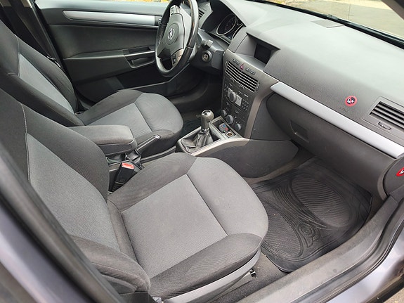 Opel Astra 5 of 6