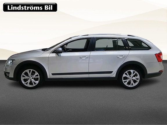 Skoda Octavia Scout 4 of 18