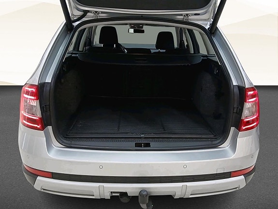 Skoda Octavia Scout 10 of 18