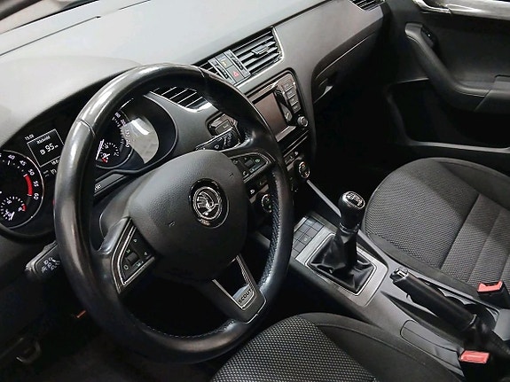 Skoda Octavia Scout 11 of 18