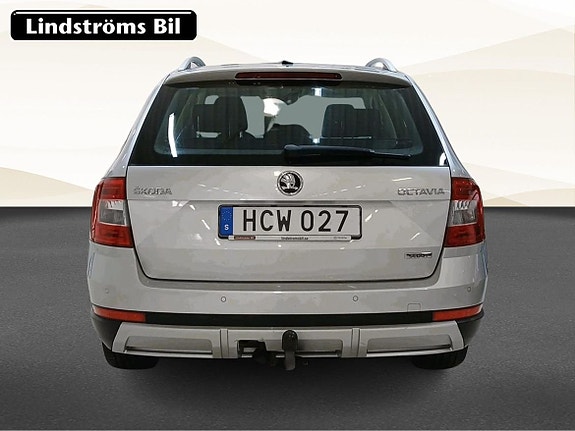 Skoda Octavia Scout 5 of 18