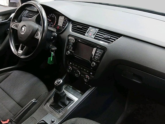 Skoda Octavia Scout 7 of 18