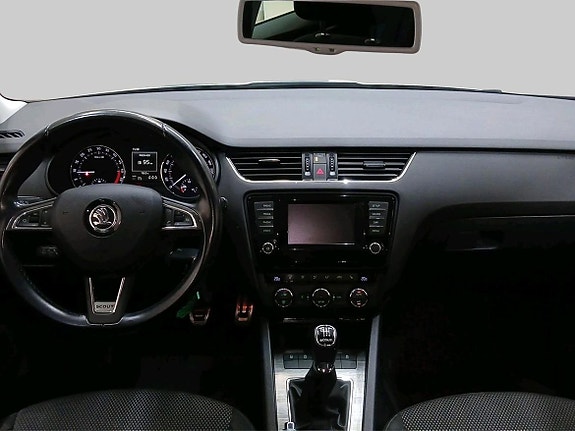 Skoda Octavia Scout 9 of 18