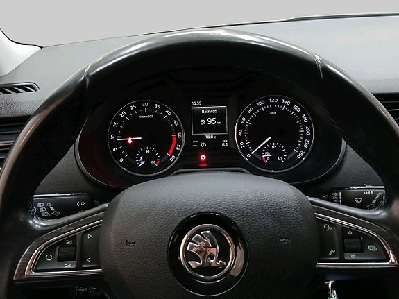 Skoda Octavia Scout 12 of 18