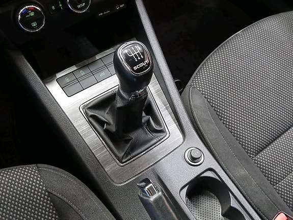 Skoda Octavia Scout 15 of 18