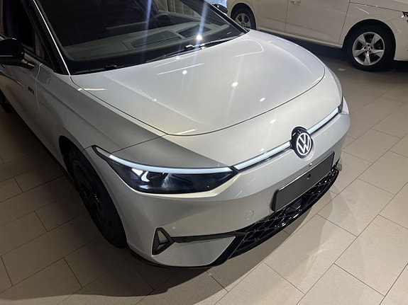 Volkswagen ID.7 3 of 18