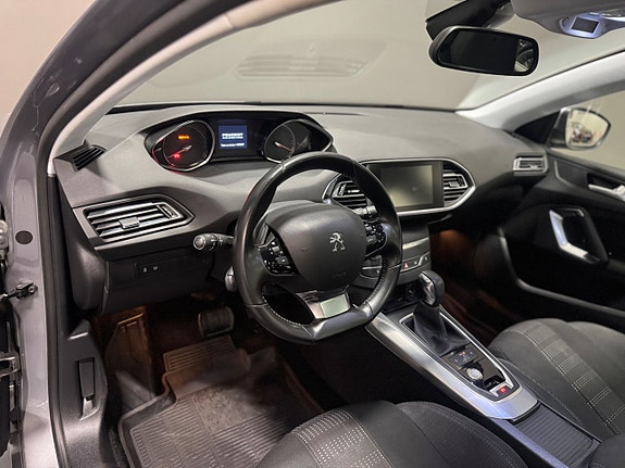 Peugeot 308 7 of 16