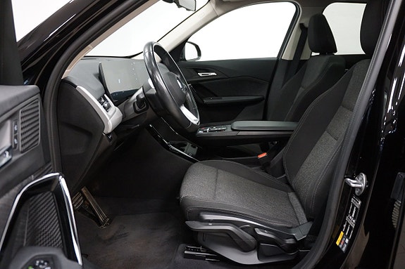 BMW iX1 7 of 19