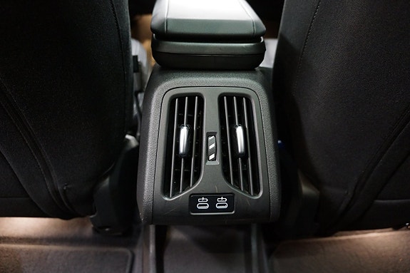 BMW iX1 14 of 19