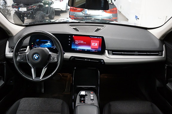 BMW iX1 9 of 19