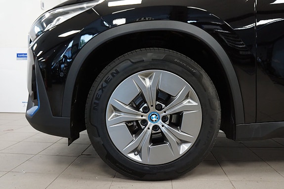 BMW iX1 6 of 19