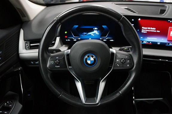 BMW iX1 10 of 19