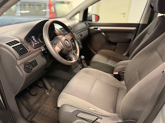 Volkswagen Touran 5 of 10