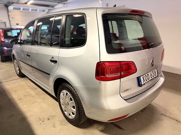 Volkswagen Touran 3 of 10