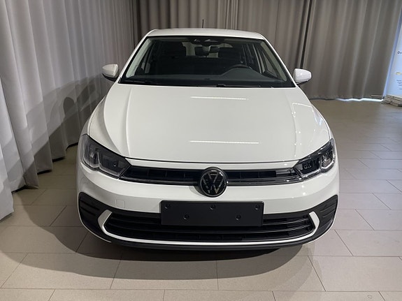 Volkswagen Polo 2 of 15