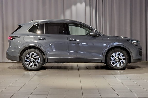 Volkswagen Tiguan 3 of 14