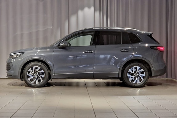 Volkswagen Tiguan 2 of 14