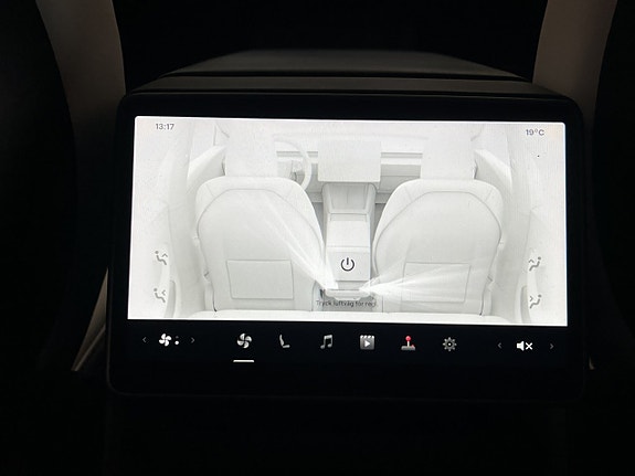 Tesla Model 3 24 of 30
