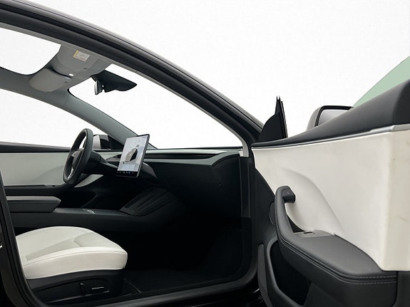 Tesla Model 3 14 of 30