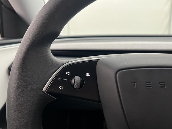 Tesla Model 3 17 of 30