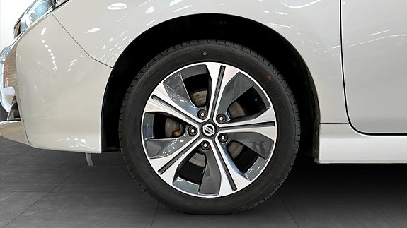 Nissan Leaf 9 of 13