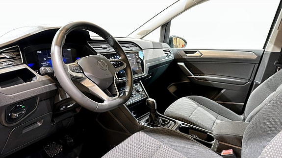 Volkswagen Touran 7 of 16