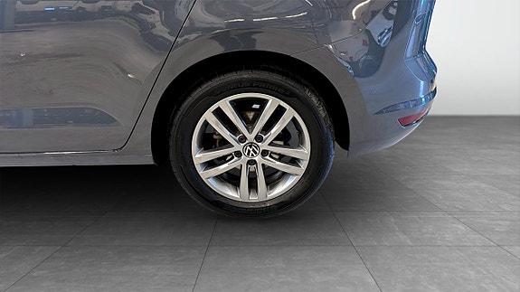 Volkswagen Touran 6 of 21