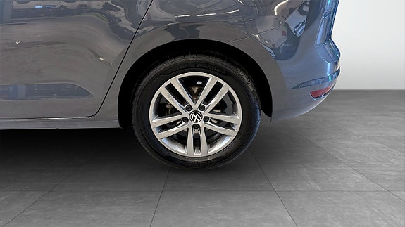 Volkswagen Touran 6 of 16