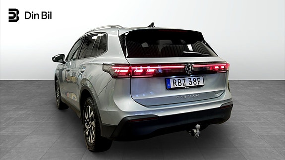 Volkswagen Tiguan 3 of 21