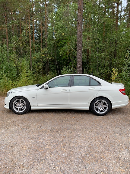 Mercedes-Benz C180 2 of 14