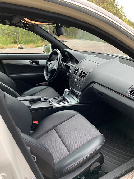 Mercedes-Benz C180 11 of 14