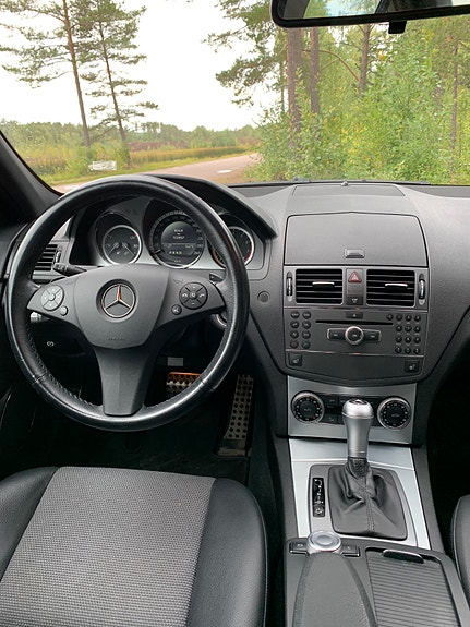 Mercedes-Benz C180 9 of 14