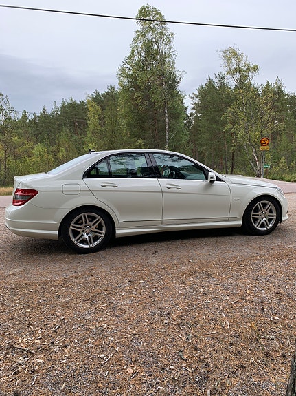 Mercedes-Benz C180 3 of 14