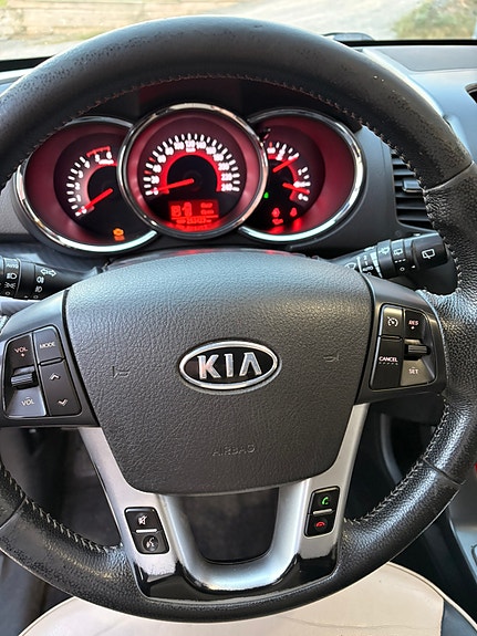 Kia Sorento 12 of 18
