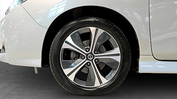 Nissan Leaf 9 of 13