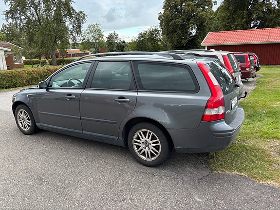 Volvo V50 4 of 5