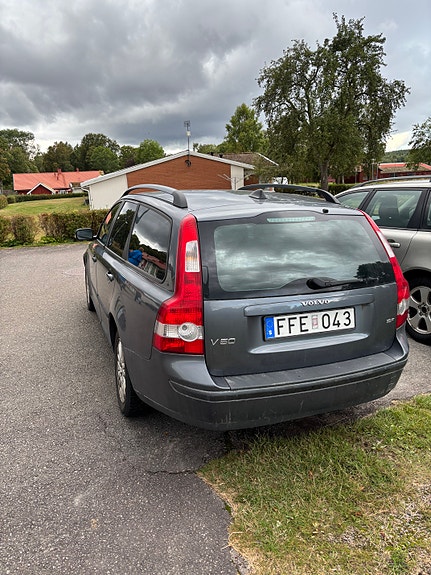 Volvo V50 2 of 5