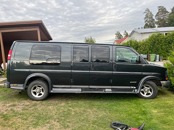 Chevrolet Express 2 of 4