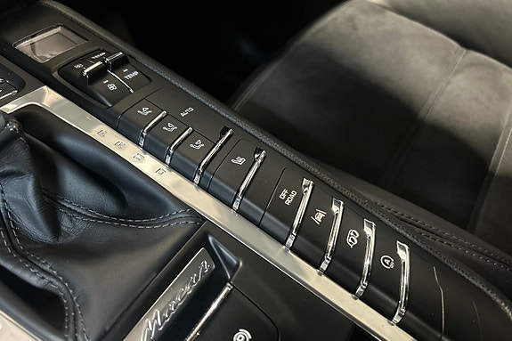 Porsche Macan GTS 25 of 29