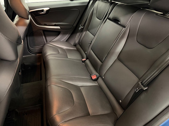 Volvo V60 12 of 16