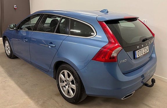 Volvo V60 4 of 16