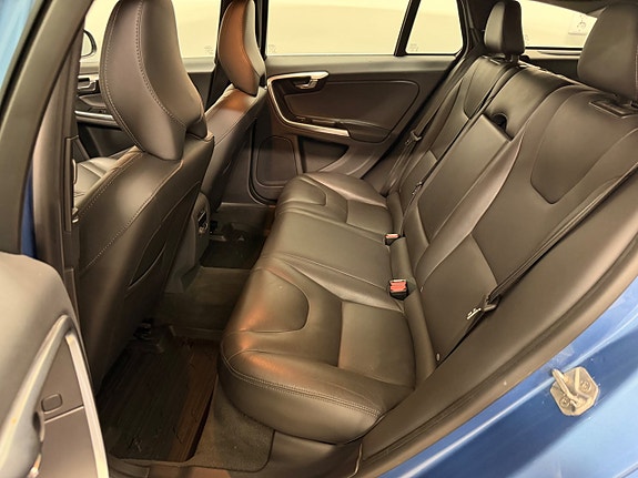 Volvo V60 11 of 16