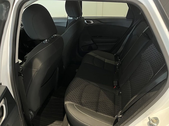Kia Ceed 10 of 19