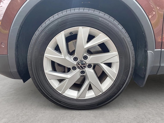 Volkswagen Tiguan 9 of 16