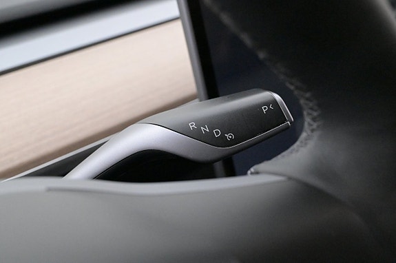 Tesla Model Y 8 of 27